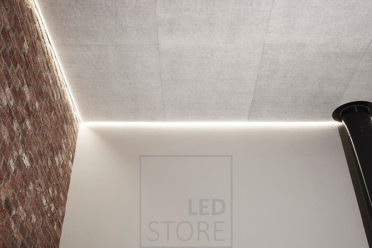 Epäsuora valaistus korkean olohuoneen katossa. Ledstore.fi